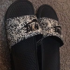 Nike Benassi Slides